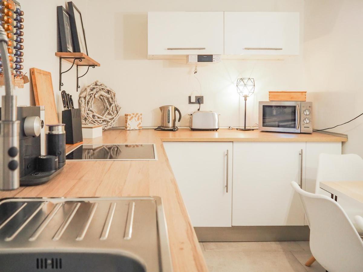 Stylische Wohnung In Ruhiger Lage, Sehr Messenah Laatzen ภายนอก รูปภาพ